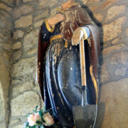 Statue de saint Fiacre à Plouider