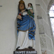 Bois polychrome de sainte Marie dans la chapelle de Lochrist