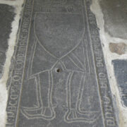 Tombe d'un chevalier à la chapelle de Lochrist