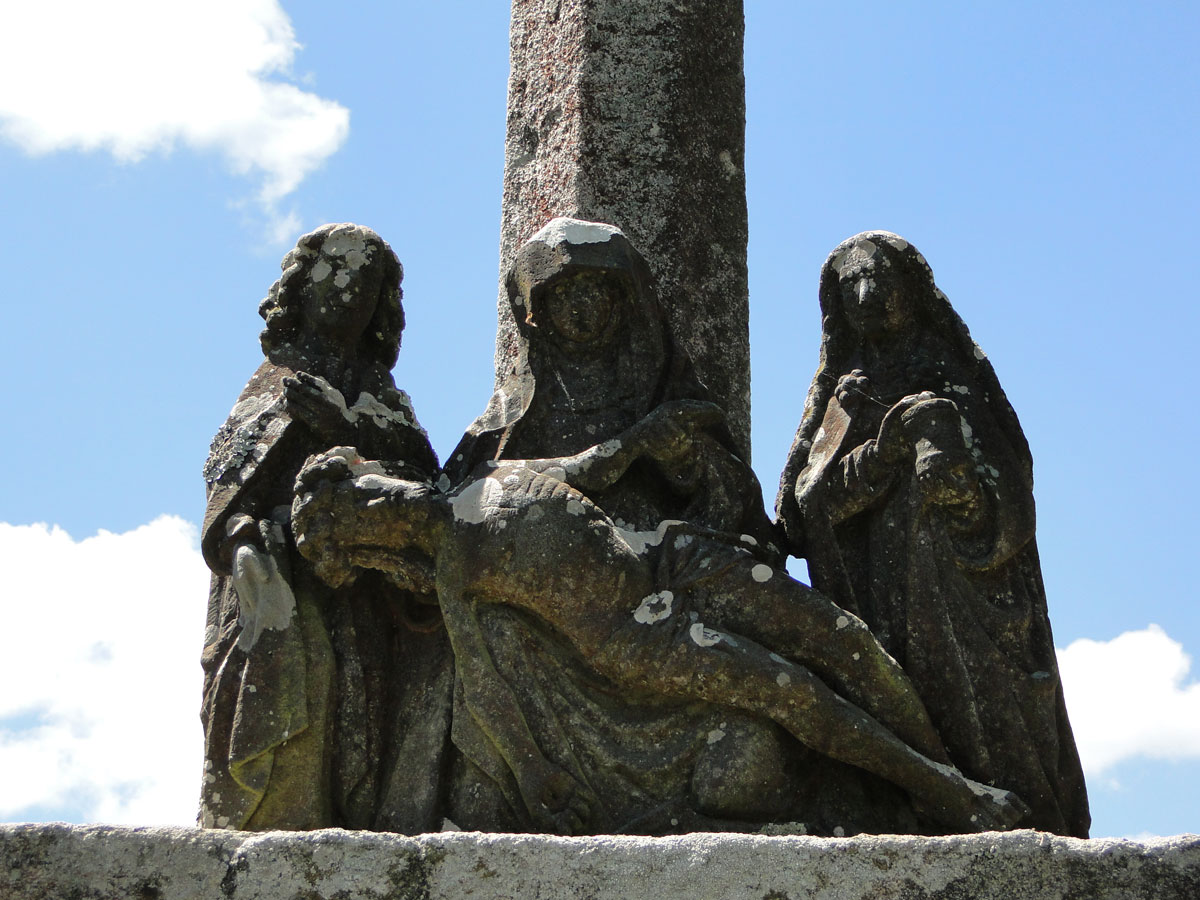 zoom. Amplepuis : la chaire de l'église, œuvre d'un sculpteur lyonnais